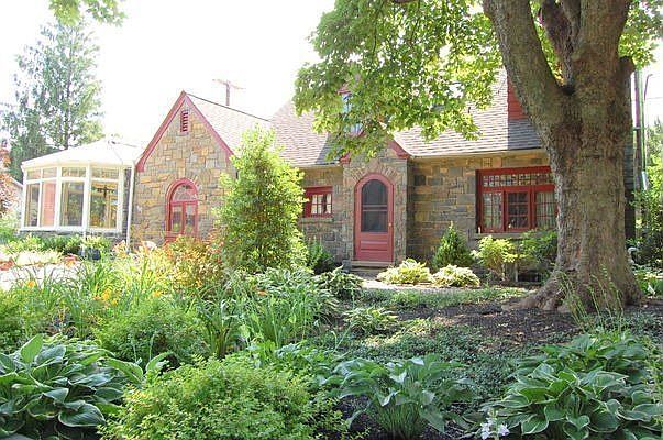 For Sale: 19 W Parry St, New Hope, PA 18938
