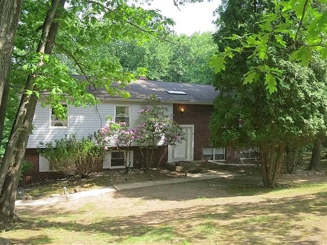 2nd image of 8 Iroquois Trl