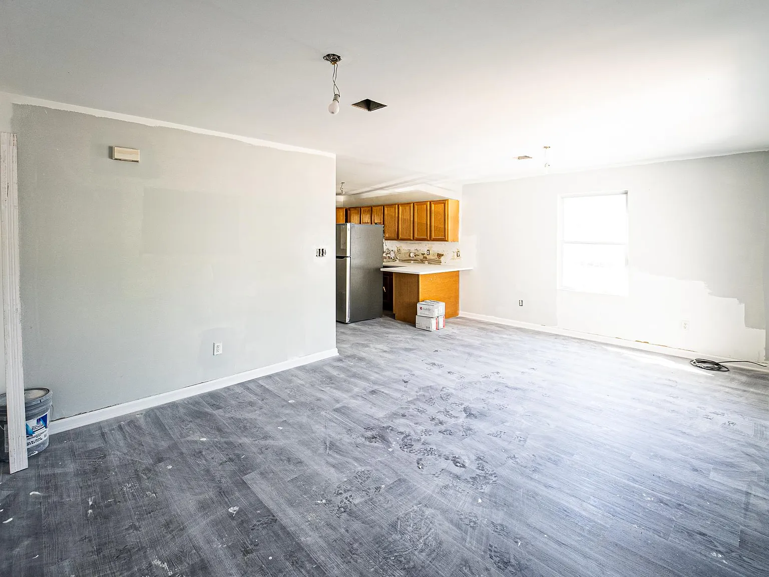 4 bed, $3,596 — Photo 2