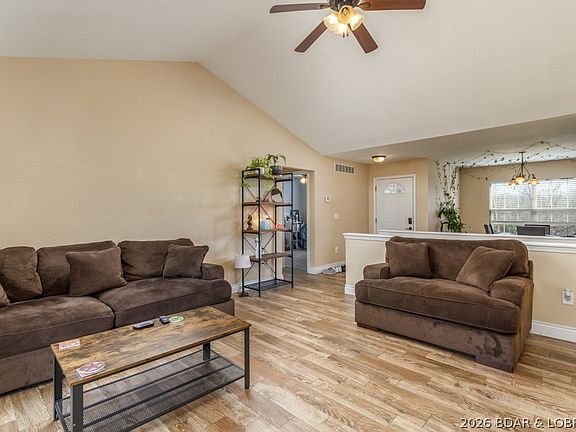 4th image of 19750 Loyd Ln