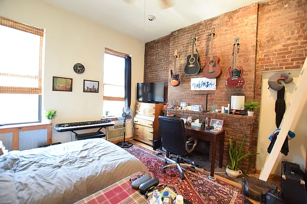 Rented by Street Realty Brokerage LLC | media 10