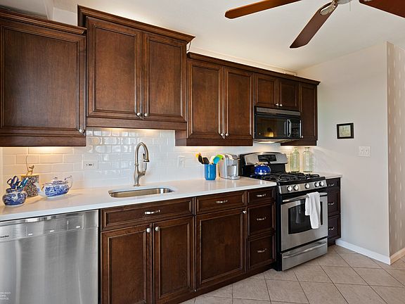3rd image of 1960 N Lincoln Park West Ave #1010