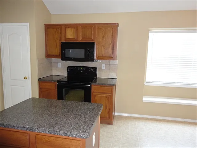 1120 Rio Bravo Dr — Photo 4