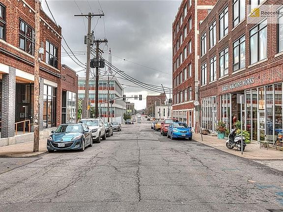 3rd image of 125 W 18th St #106