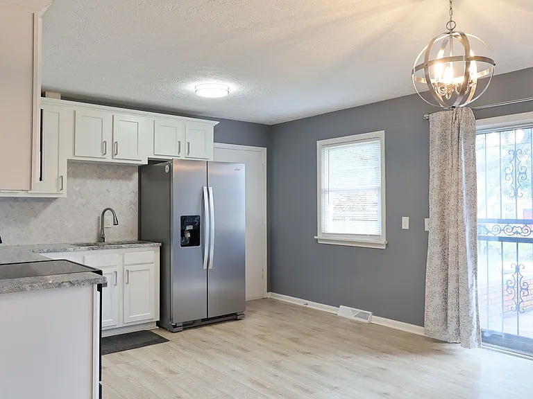 712 Plaza Dr — Photo 6