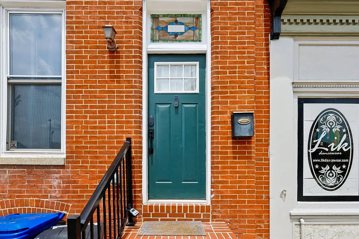 4 bed, 3.5 bath, 1572 sqft, $3,000 — Photo 2