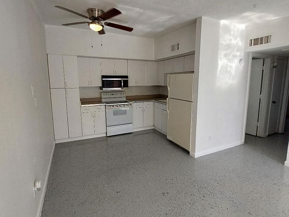 2nd image of 6719 W Myrtle Ave APT 1