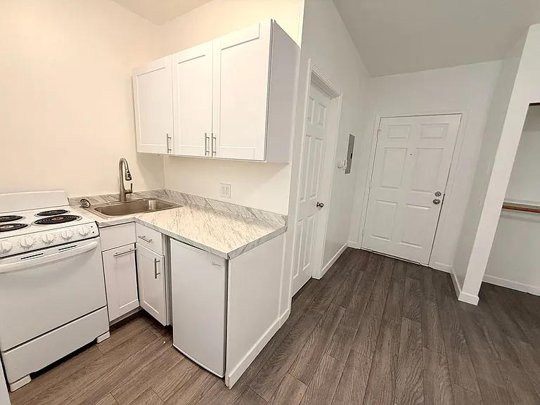 Ludlow Apartments — Photo 10
