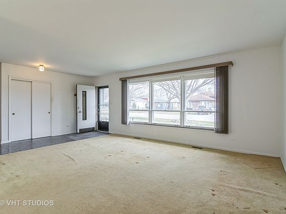4th image of 527 Laramie Ave