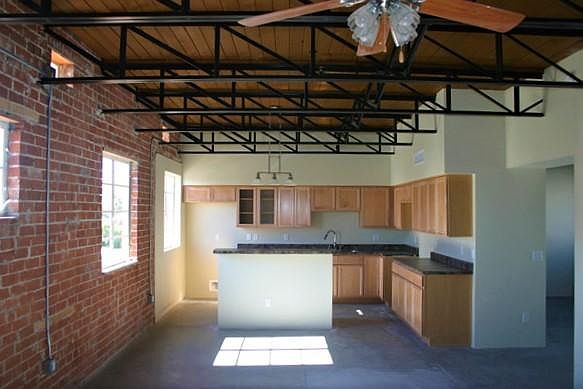 1st image of 420 S 6th Ave APT 301