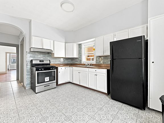 3rd image of 35 W 52nd St Floor 2