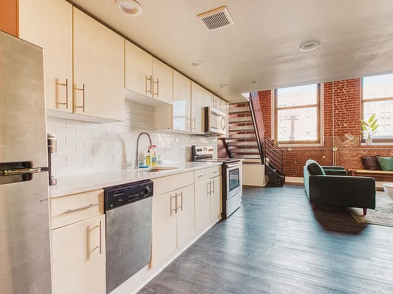 West Lofts Apartments — Photo 42