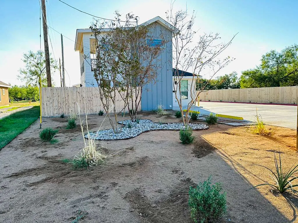 2 bed, 850 sqft, $1,200 — Photo 4