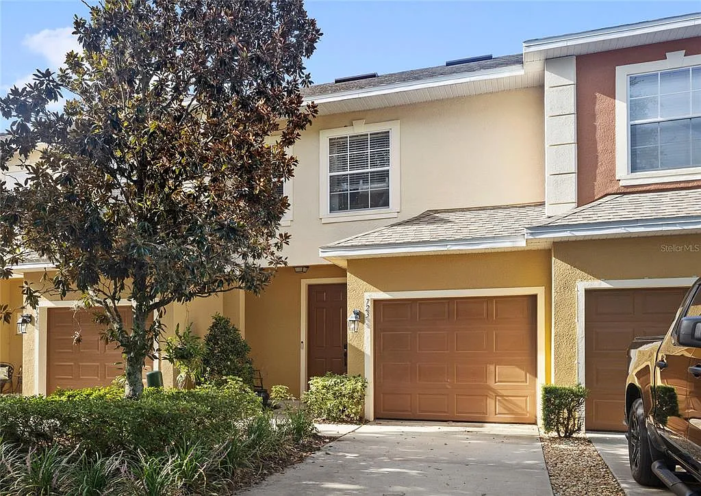 2 bed, 2.5 bath, 1372 sqft, $2,200 — Photo 1