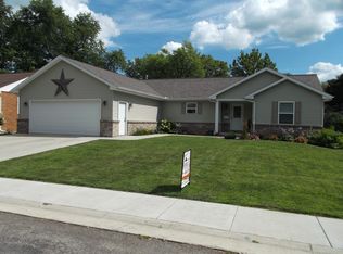 207 W Willow St, Fairbury, IL 61739