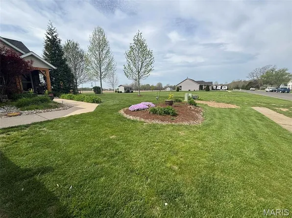 18074 W Oxford Rd, Staunton, IL 62088