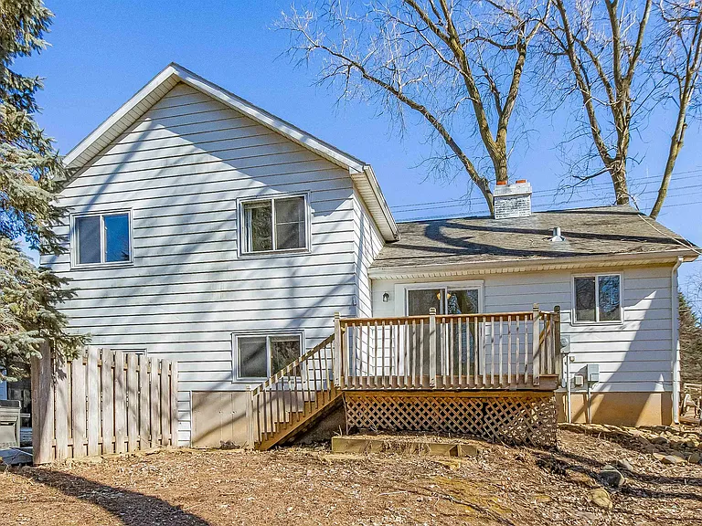 1302 N Gammon Rd — Photo 37