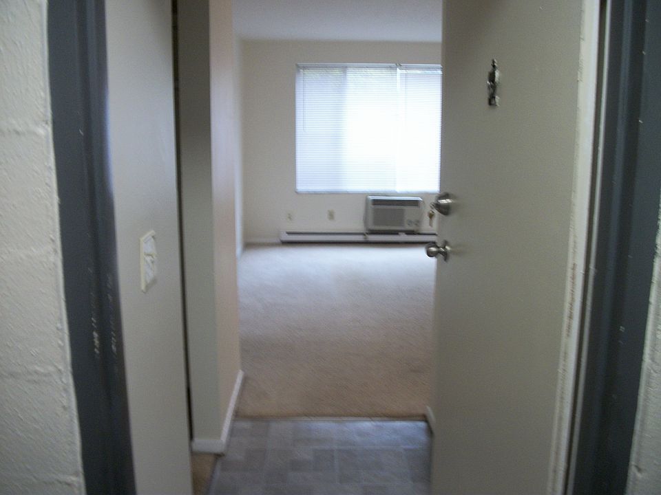 1st image of 3152 Linwood Ave #107