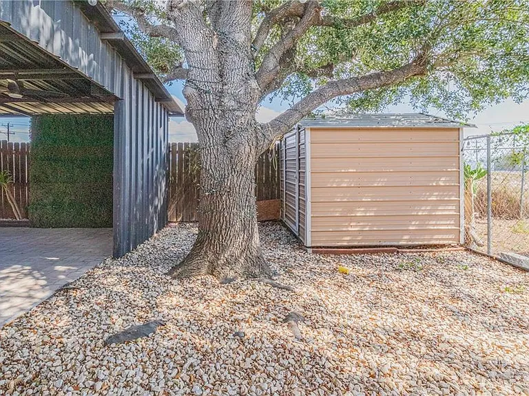 1709 Calle Tulipan — Photo 21