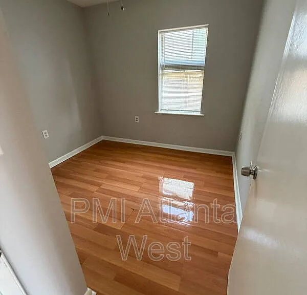 265 Lawton St SW — Photo 2