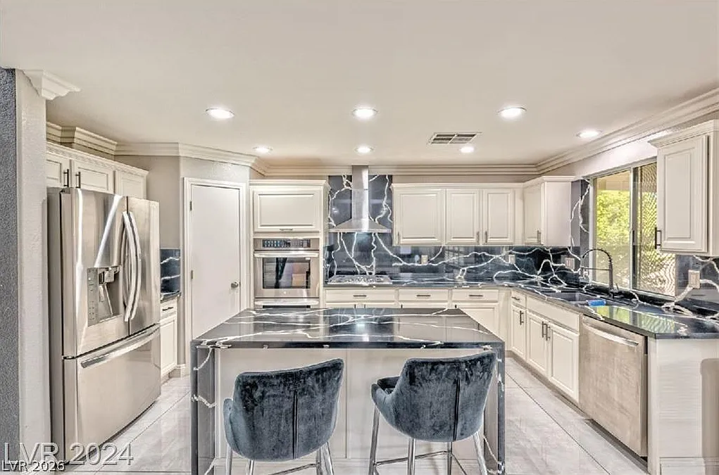 4 bed, 3.0 bath, 2678 sqft, $3,945 — Photo 2