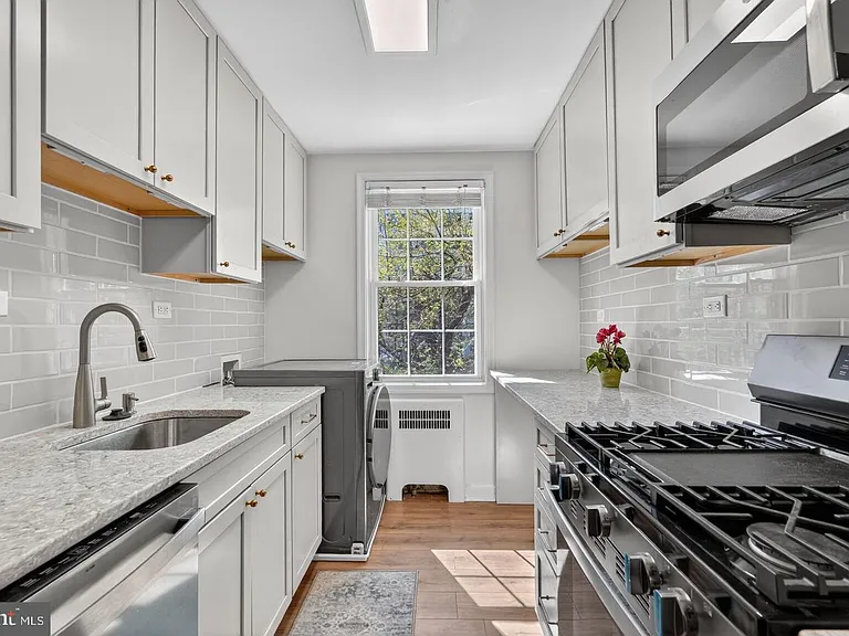 106 N George Mason Dr #4 — Photo 4