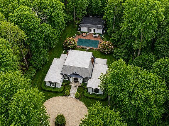 2nd image of 704 Short Beach Road