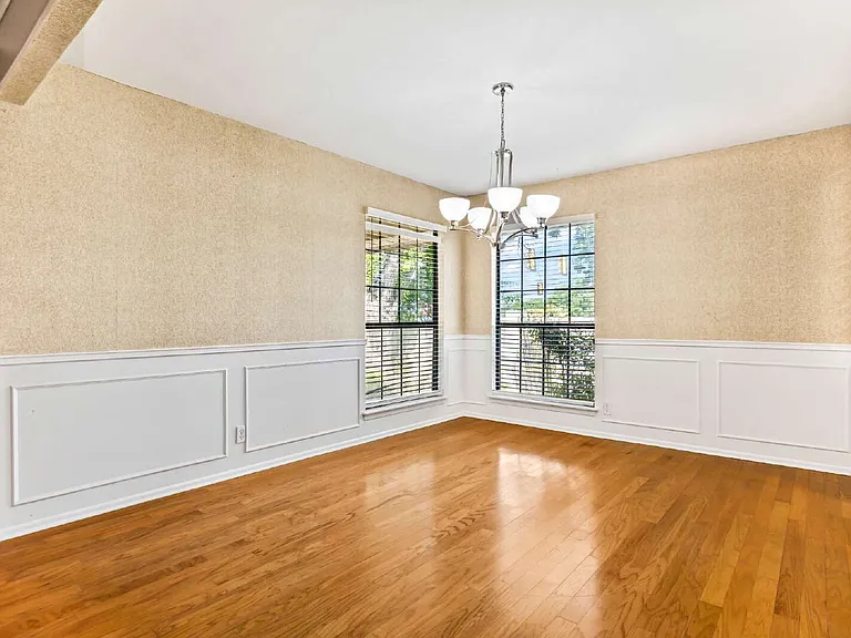 5801 Royal Ridge Dr — Photo 6
