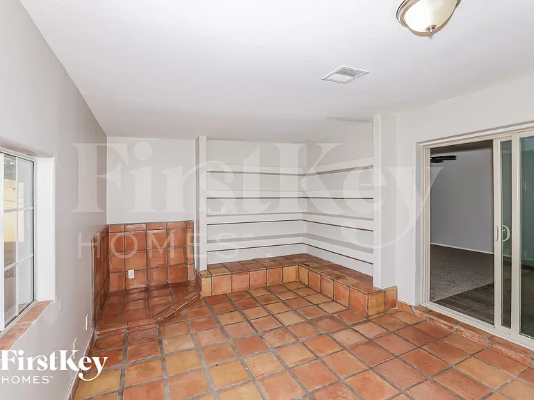 7646 N 37th Ave — Photo 6