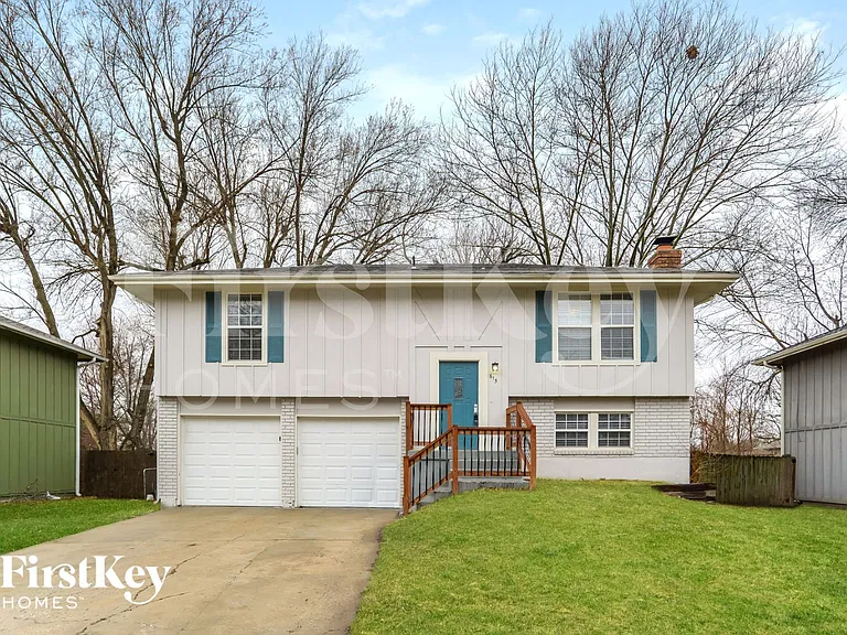 615 N Pine St — Photo 1