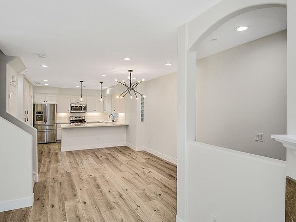 4th image of 4061 Lamont St