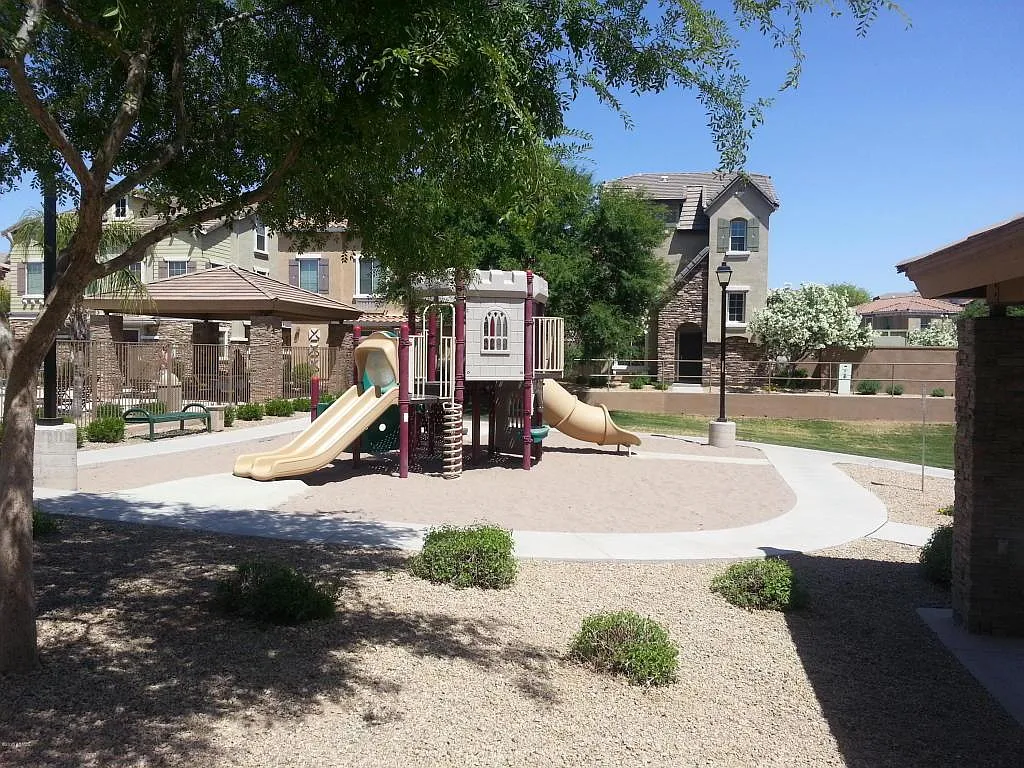 3 bed, 1466 sqft, $2,095 — Photo 3