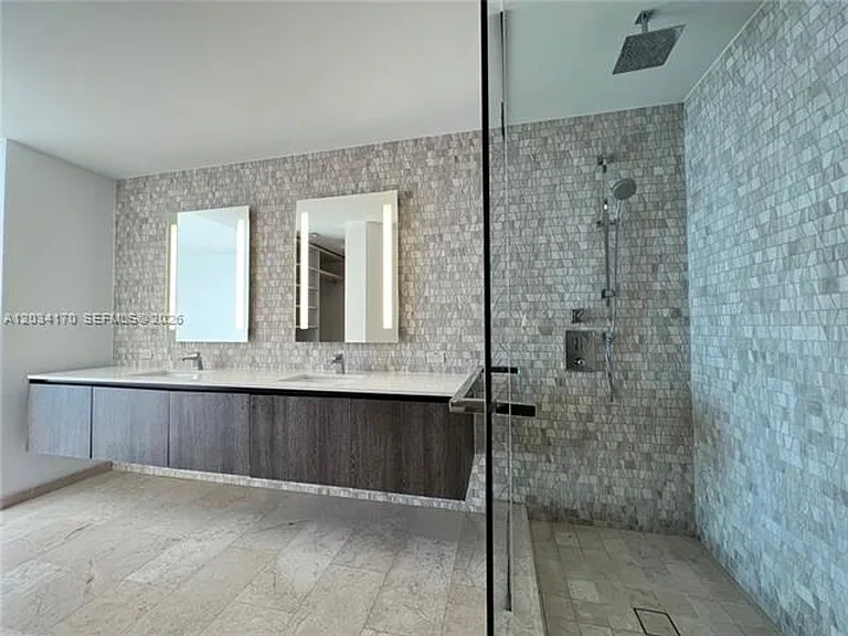 68 SE 6th St #3308 — Photo 15