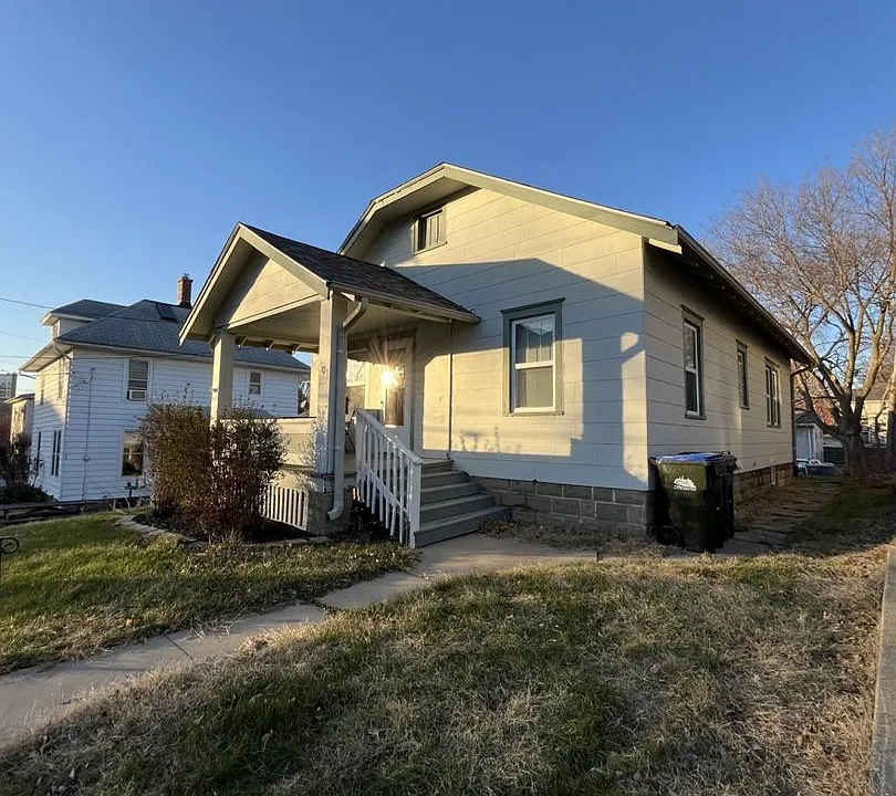608 E Ave