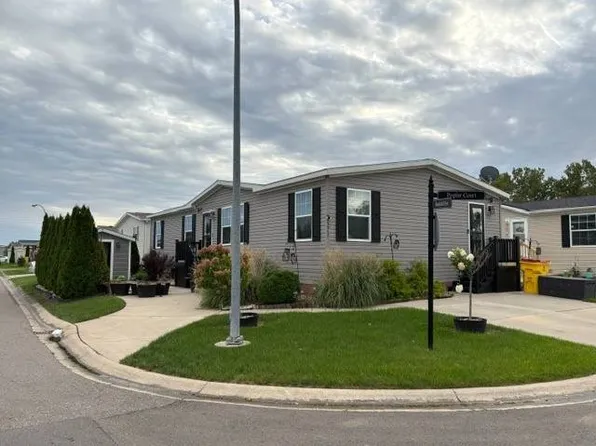 33062 Poplar Ct, Lenox, MI 48048