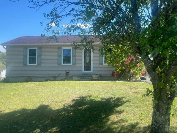 493 Lakeland Dr, Bluefield, WV 24701