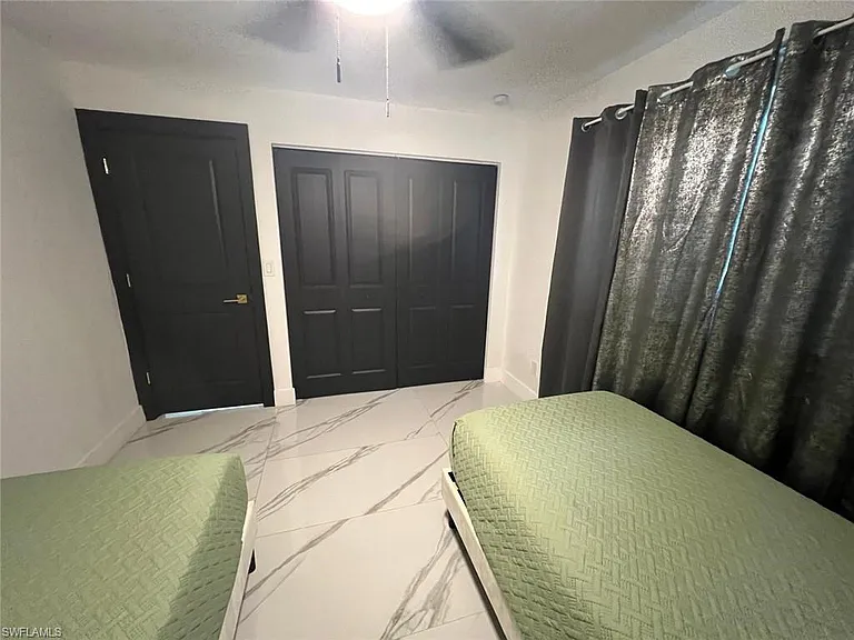 1118 NE Pine Island Ln — Photo 25