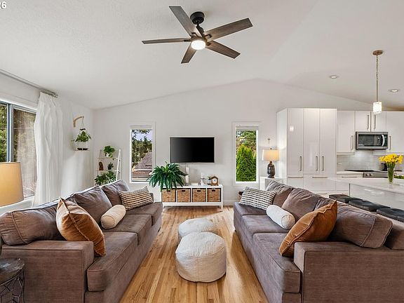 4th image of 4208 SE Boardman Ave