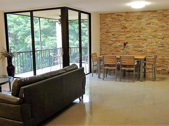 3rd image of 825 Egret Cir APT 302