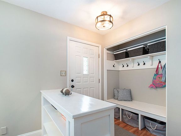 2nd image of 61621 Meadowlark Ln