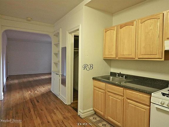 2nd image of 6812 Yellowstone Blvd APT 5F