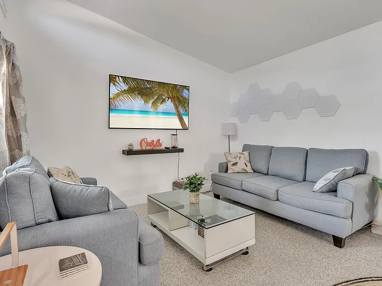 2414 Nassau St — Photo 22