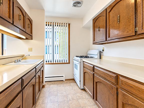 4th image of 3913 S 76th St #2
