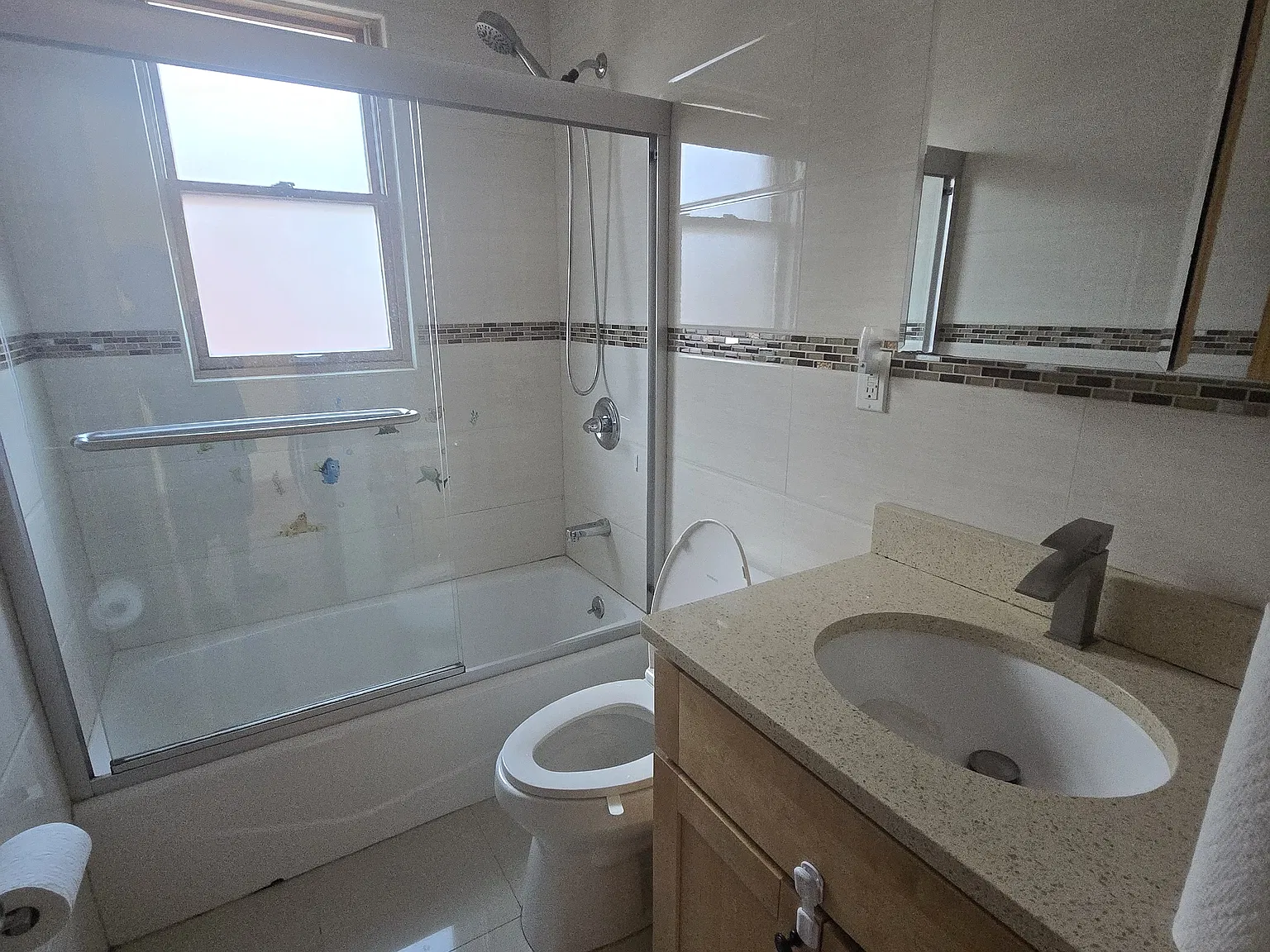 3 bed, 1327 sqft, $3,500 — Photo 4