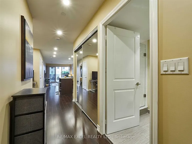 386 Yonge St #503 — Photo 4