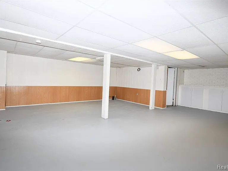 Tapert Dr — Photo 15
