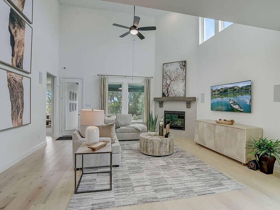 1st image of 220 Indigo Dr