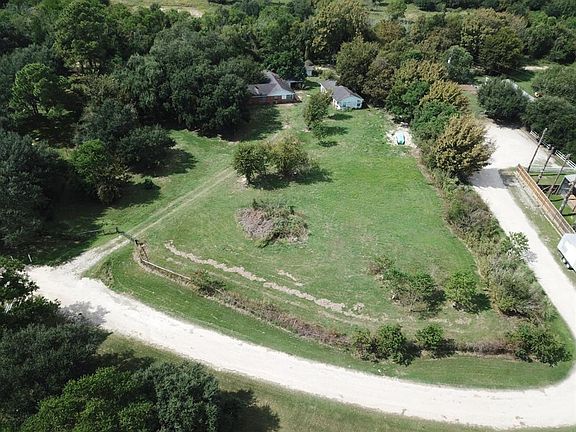 3rd image of 1226 Circle Lake Dr