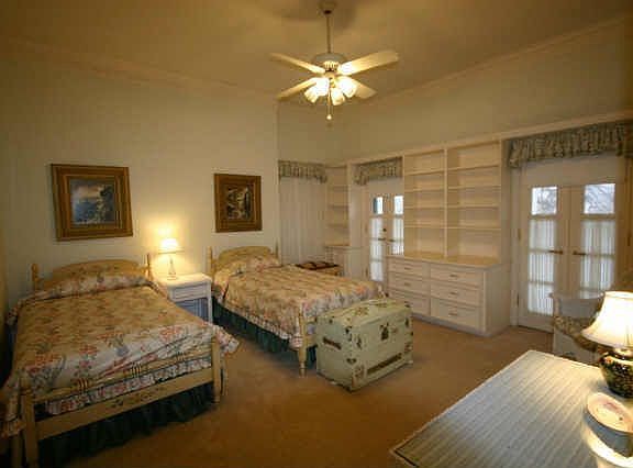 3rd image of 3729 Normandy Ave