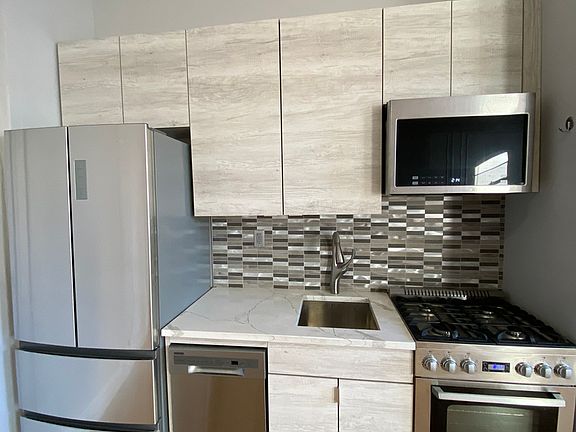 3rd image of 495 Washington Ave APT 6D
